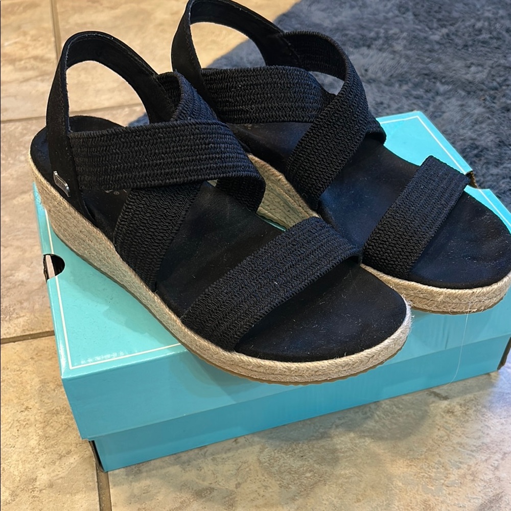 Skechers size 8 Black Platform Sandals with Elastic Straps